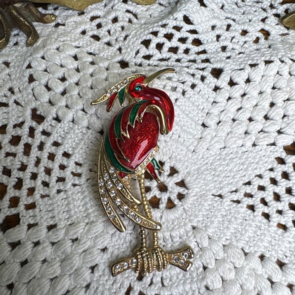 Vintage Unbranded Red Bird Brooch Whimsical Enamel Rhinestone Gold Tone